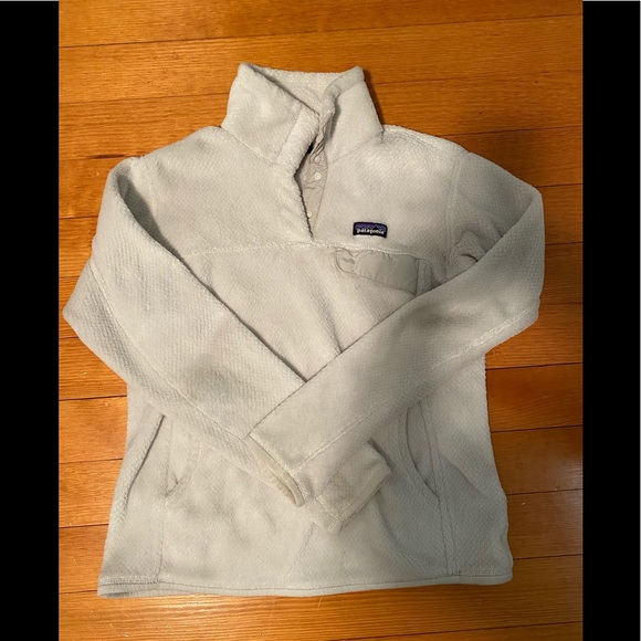 Patagonia Sweaters - White Patagonia women’s re-took snap-t pullover